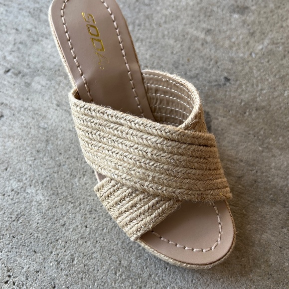 Natural Espadrille Crossed Band Wedge Sandals size 8.5 - Picture 3 of 4